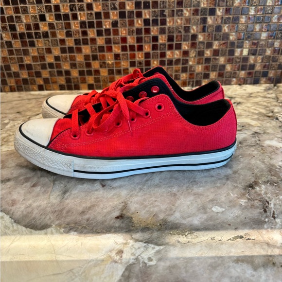 ❤️CONVERSE- Low Top❤️ - Picture 9 of 10